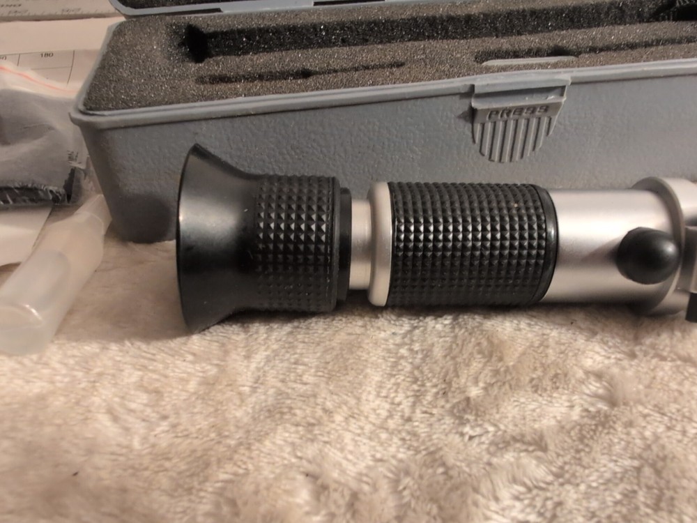 HAND-HELD REFRACTOMETER New Never Used