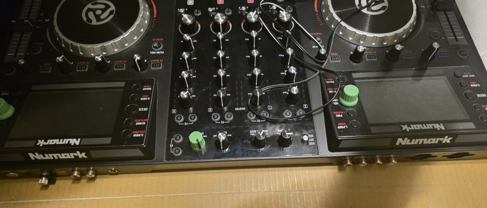 Numark NVII Quad Deck DJ Controller, Display Screens, 16 Pads, Effects, USB