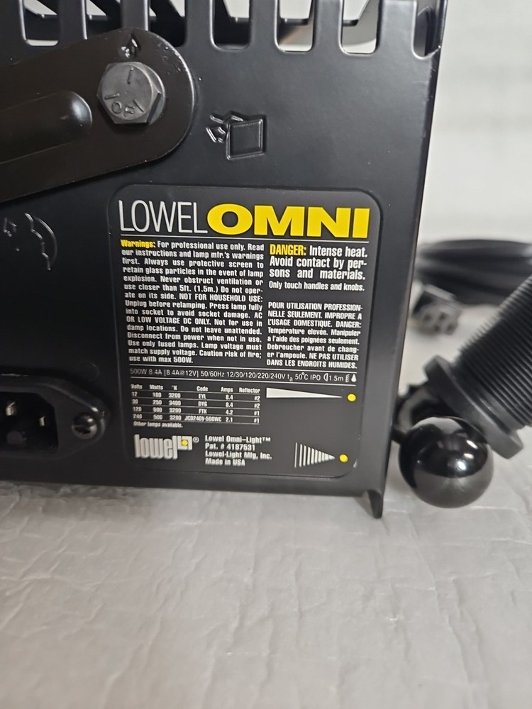 New lowel omni light W/ Cable