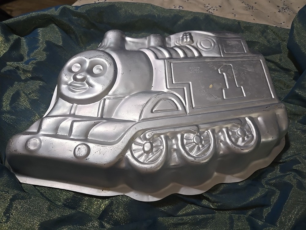 Wilton Cake Pan Mold  Thomas the Tank Engine Train  #2105-1349