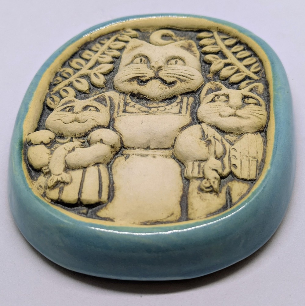 Vintage 1995 Carruth Studio Art Pottery Ceramic Cat Wall Plaque Blue Teal