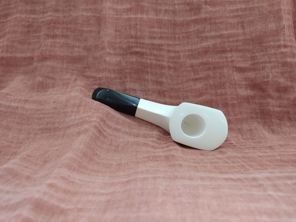 Free Hand Meerschaum Pipe with Fitted Case