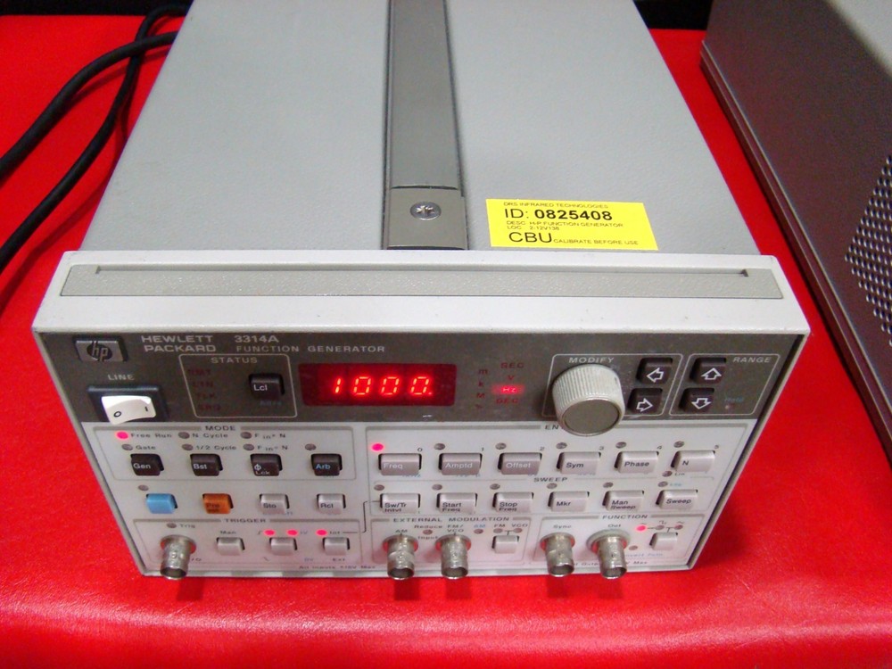 HP 3314A FUNCTION GENERATOR - 20 MHZ - TESTED