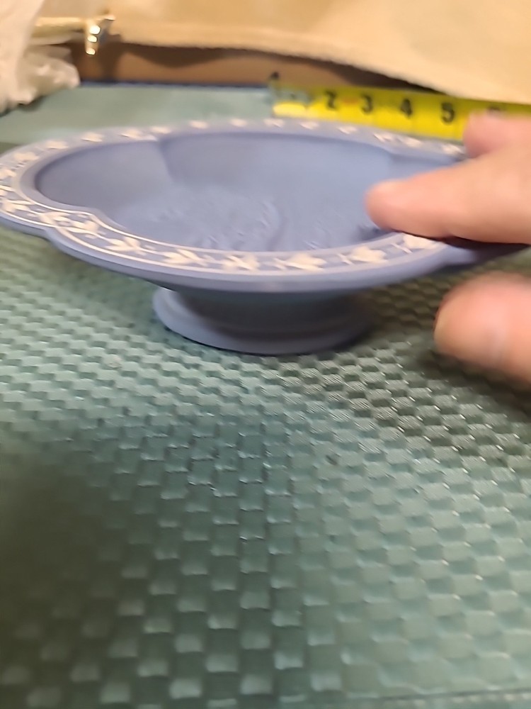 AVON BLUE SOAP DISH ( BIN RR)