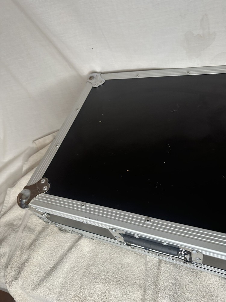 Numark Mixtrack Pro Standalone Streaming DJ Controller With Case