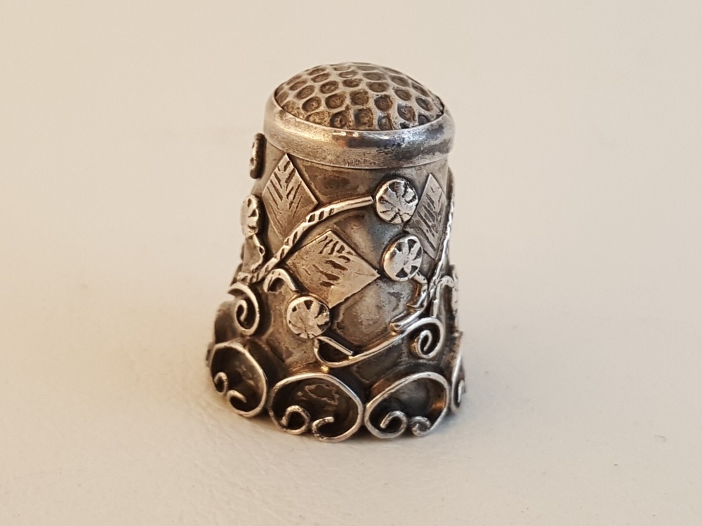 Vintage Mexican sterling silver thimble Icuala flowers