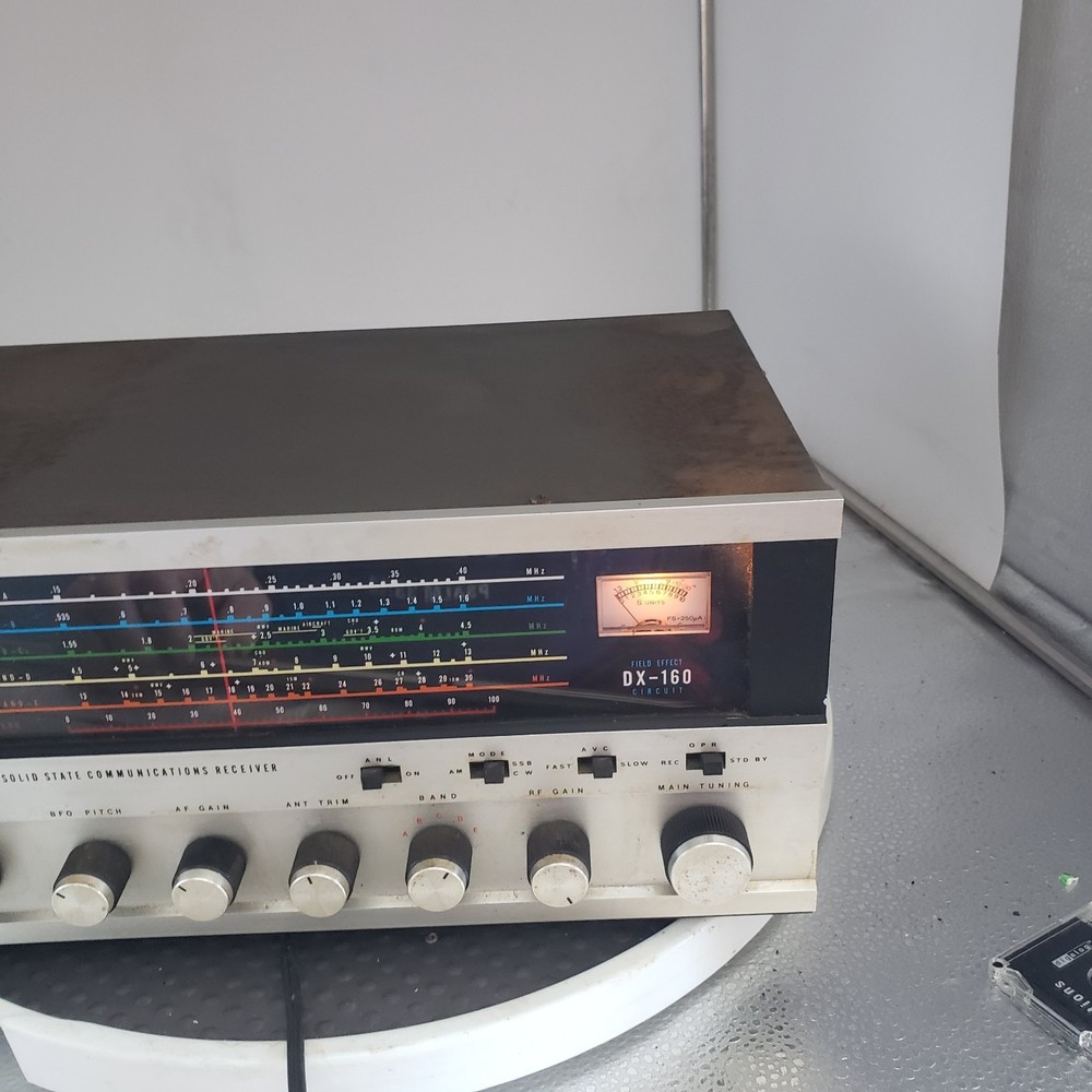 Vintage Realistic DX-160 Solid State Communications Recievers - Tested