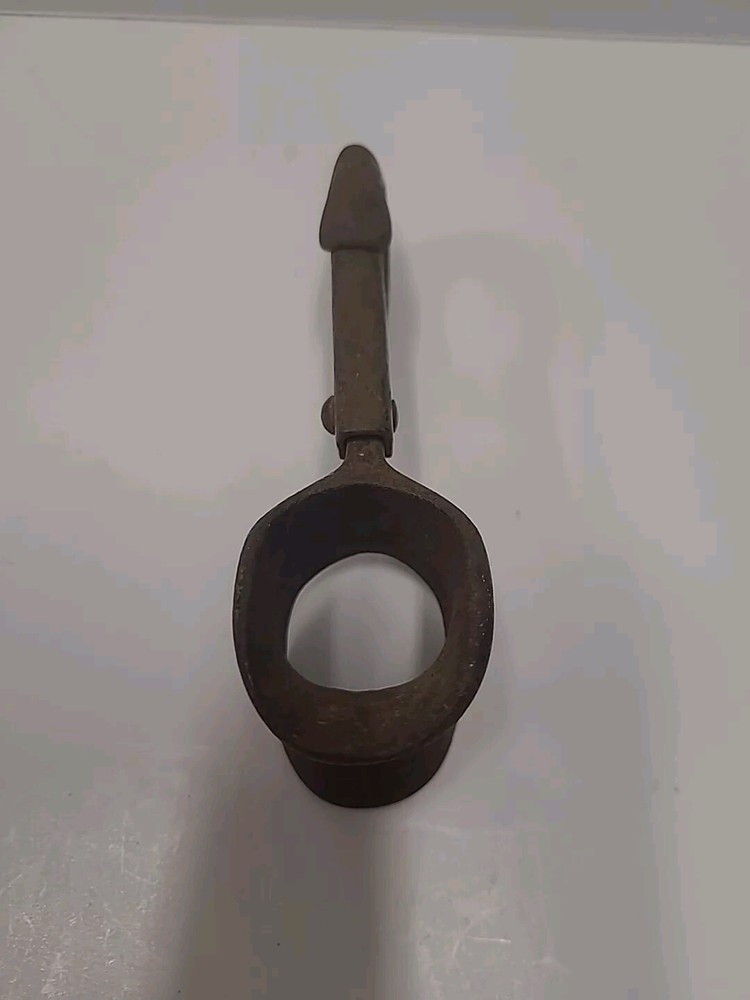 Antique Yankee Clasp Rope Guide
