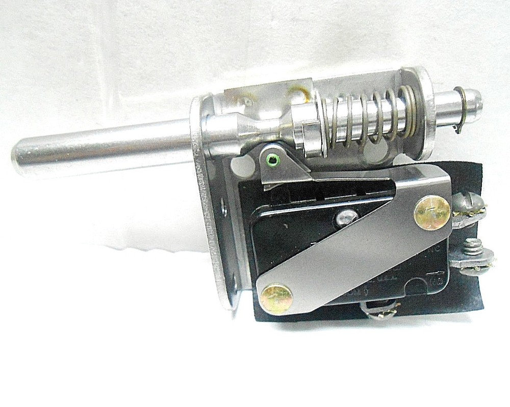 2AC47 MICROSWITCH HONEYWELL SENSITIVE SWITCH NEW OLD STOCK