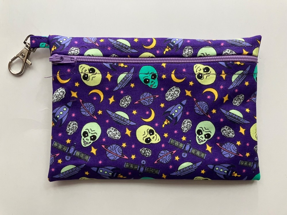 Aliens small zippered bag