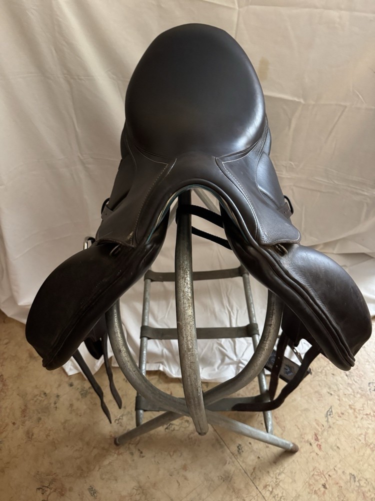 Voltaire Dreassage Saddle 17.5 Medium