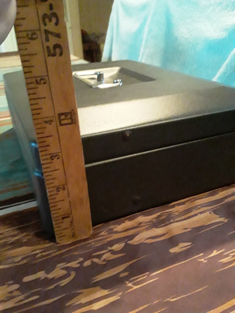 SentrySafe Lock Box with both Keys