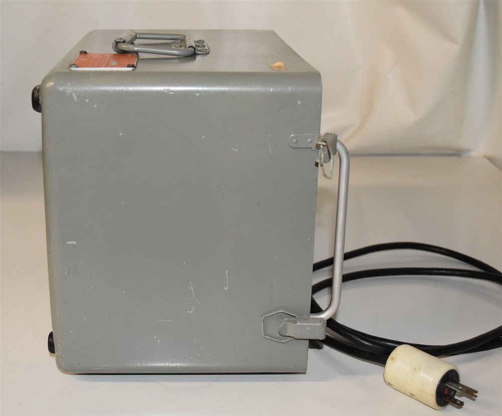 AN/URM-26B RF SIGNAL GENERATOR