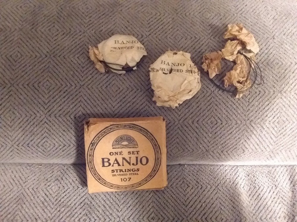 Vintage SUNLIGHT (one set) Banjo Strings #107