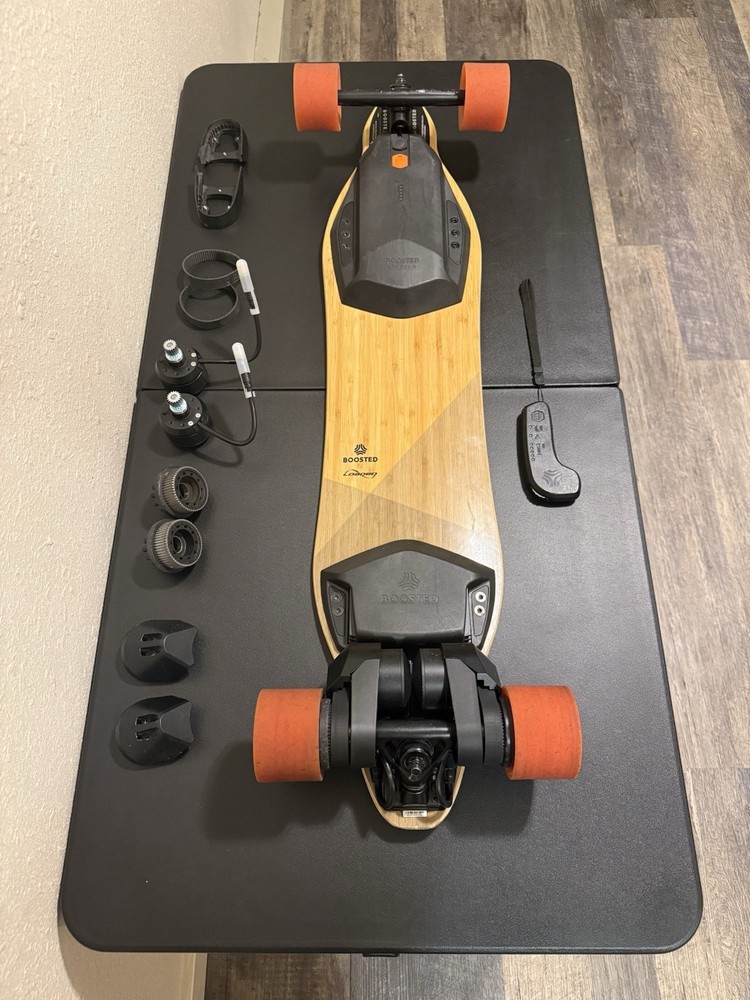 Boosted Board V2 Dual + Extra Parts