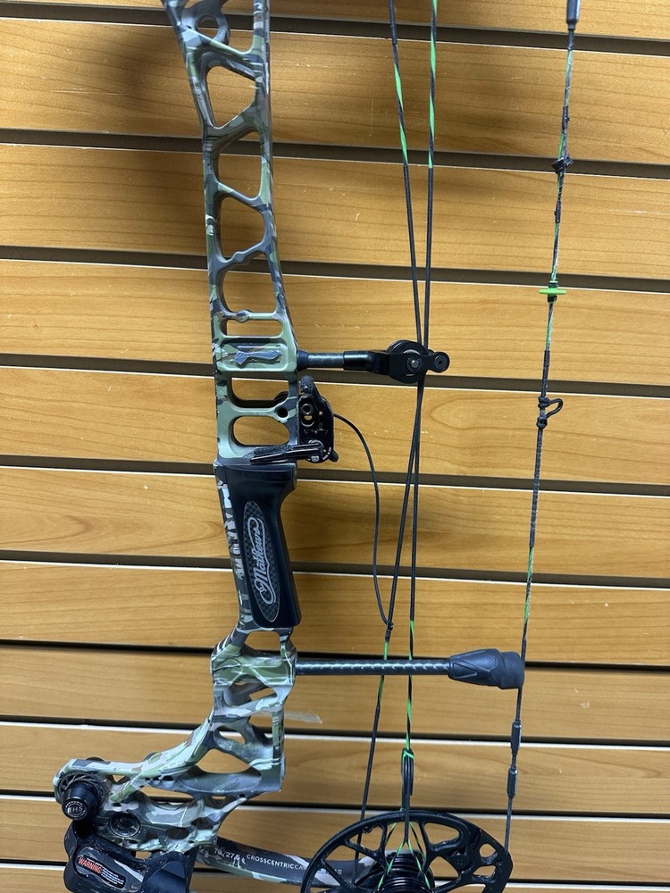Mathews Triax Compound Bow - RH - 70# Max