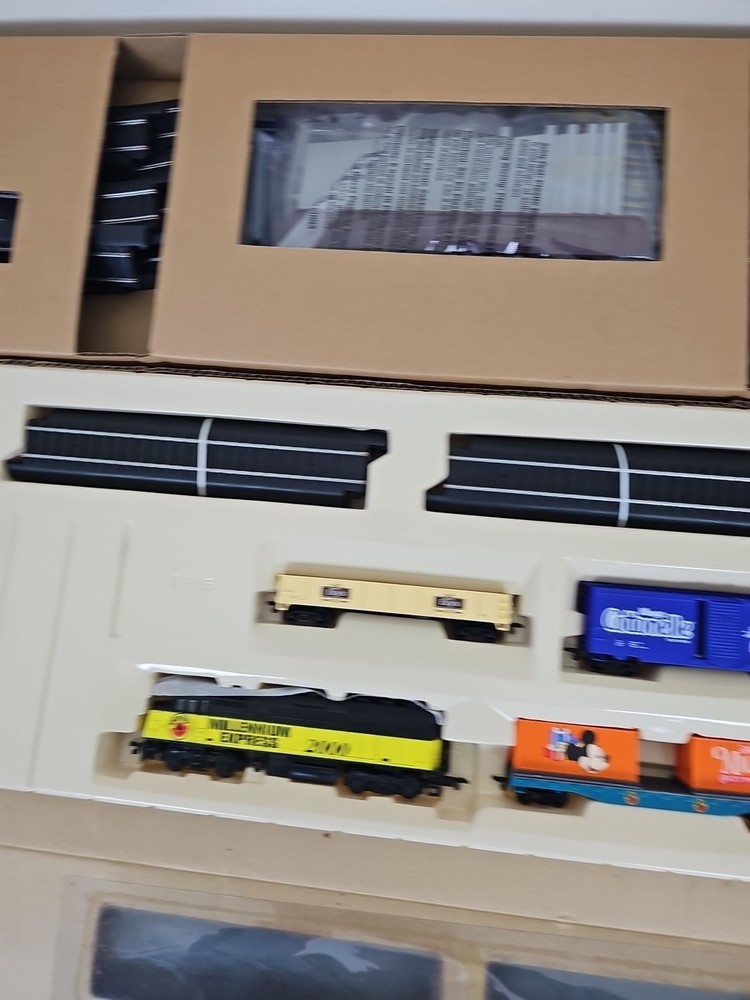 ShopRite Millenium Express 2000 Collector's Edition Electric Train Set Series 4#