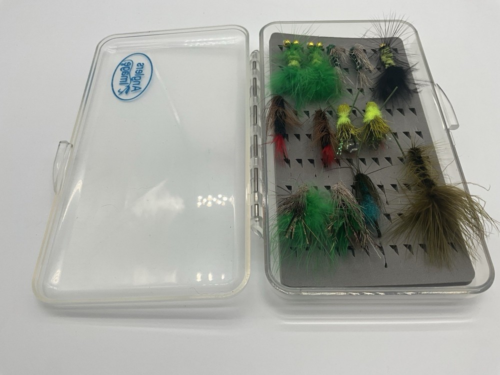 Anglers Image Plastic Fly Box 77 Fly Capacity, Includes 13 Flies Vintage