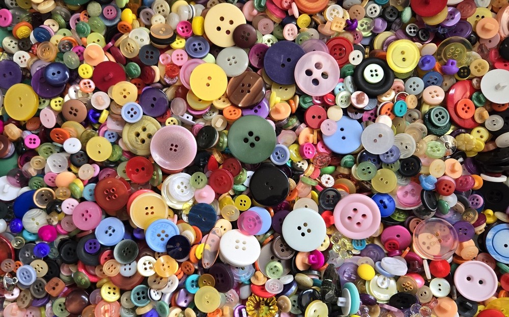 200 New Buttons Assorted Mixed Color and Sizes