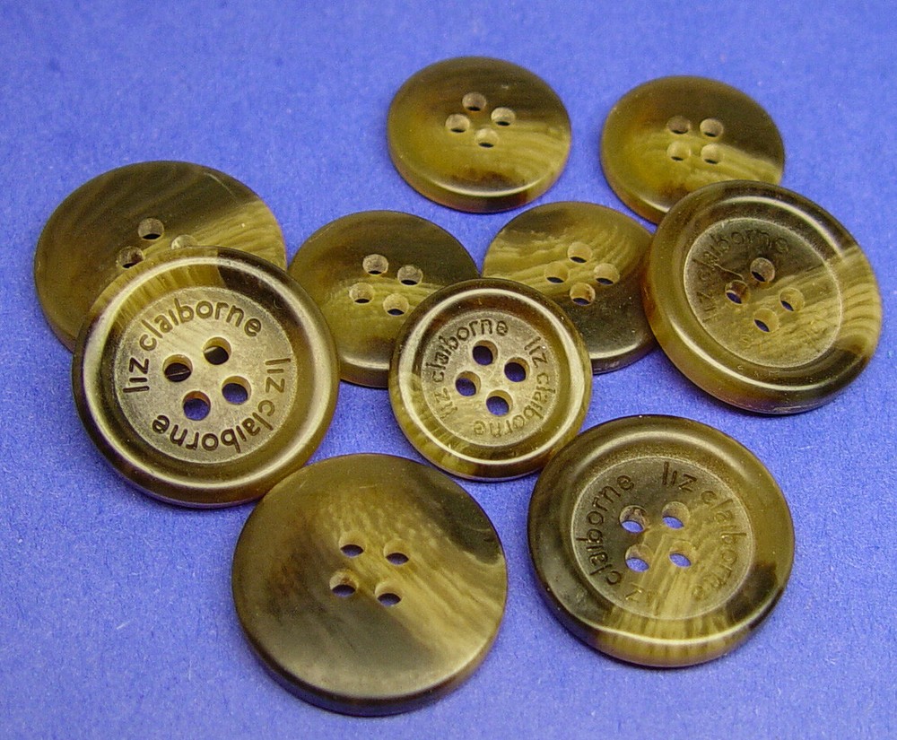 LIZ CLAIBORNE REPLACEMENT BUTTONS PLASTIC INSCRIBED HORN EFFECT , GOOD CONDITION