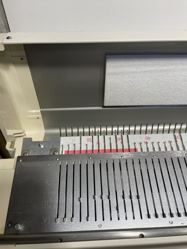 Singer Chunky Knitter Knitting Machine Model 150