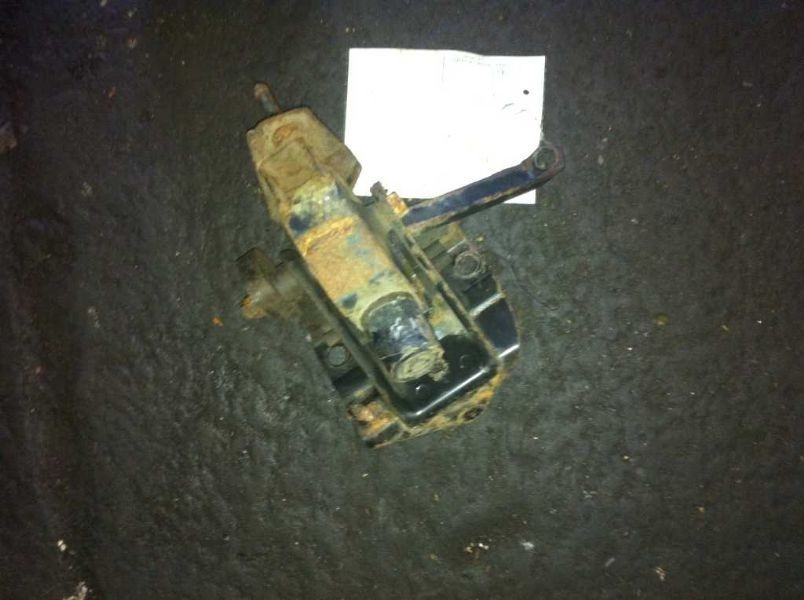 2000 VILLAGER TRANSMISSION MOUNT