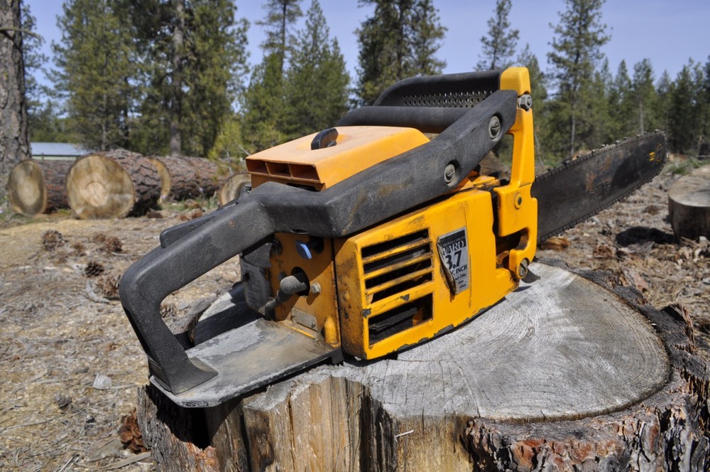 Mongomery wards 3.7 chainsaw, great compression