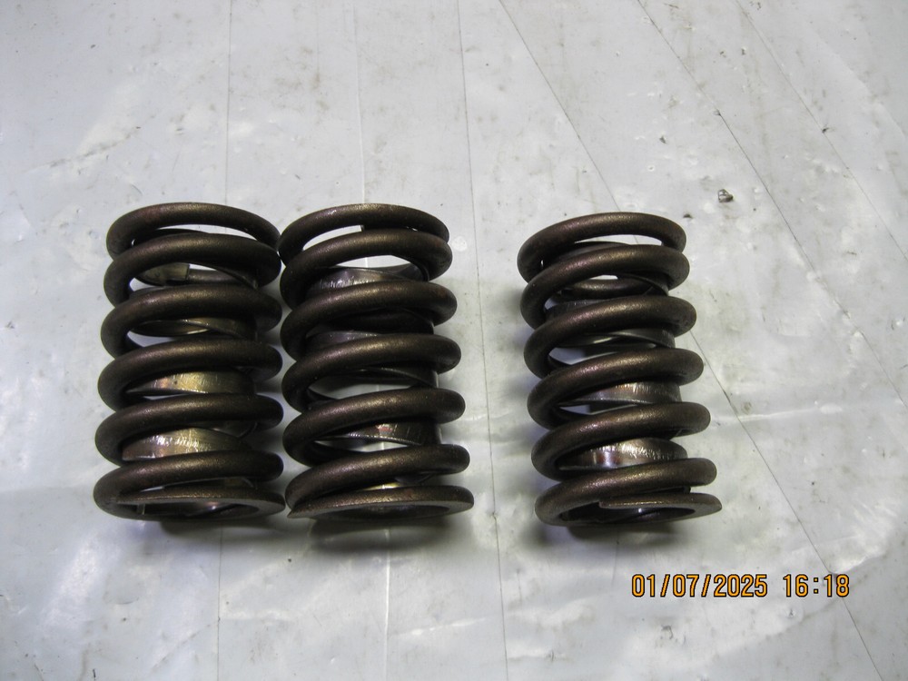 3 Engine Valve Springs Sealed Power VS-727 (3 pack)