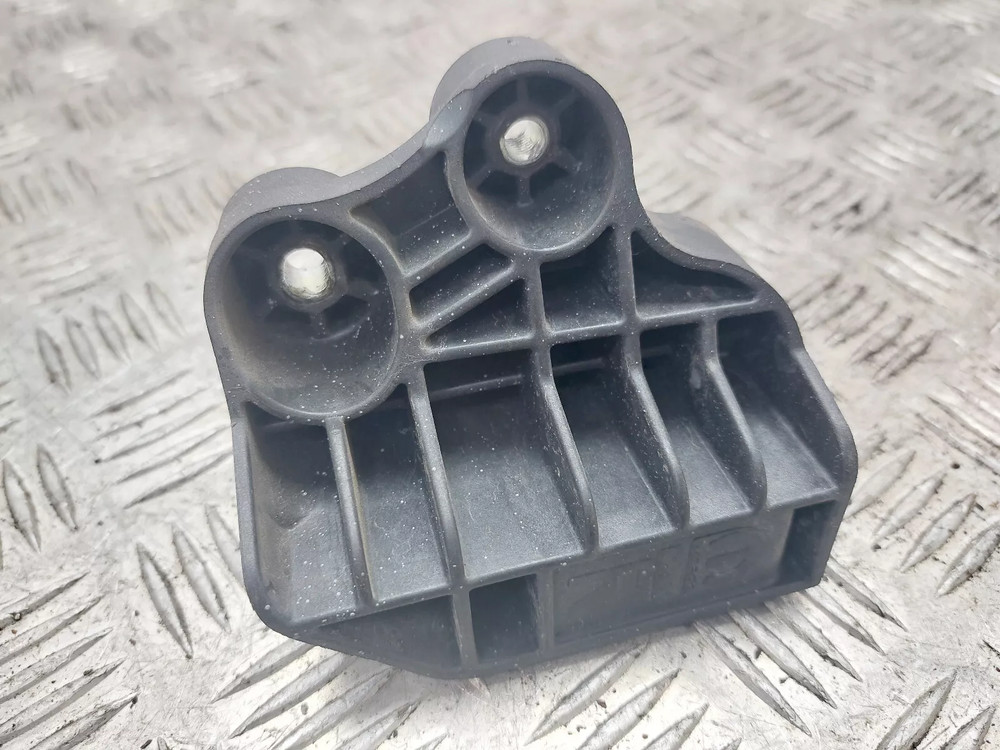 FIAT TIPO RADIATOR MOUNT BRACKET RIGHT DRIVER SIDE 2017