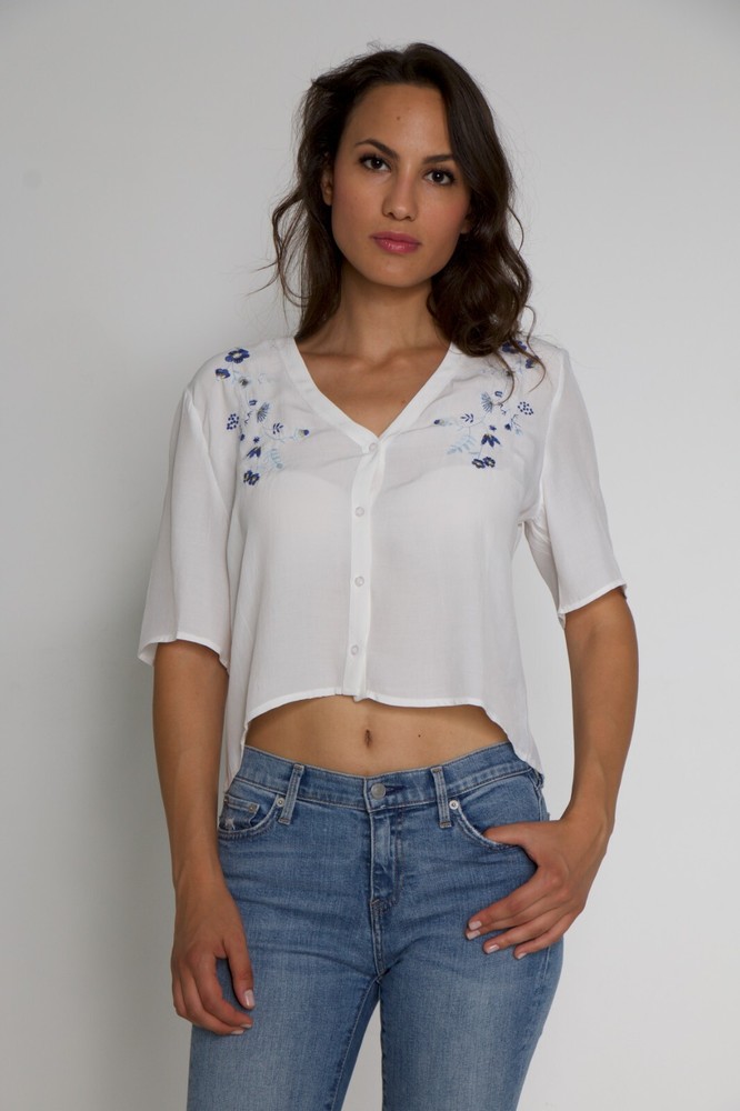 Modern Short-Sleeve Blouse – Chic & Versatile