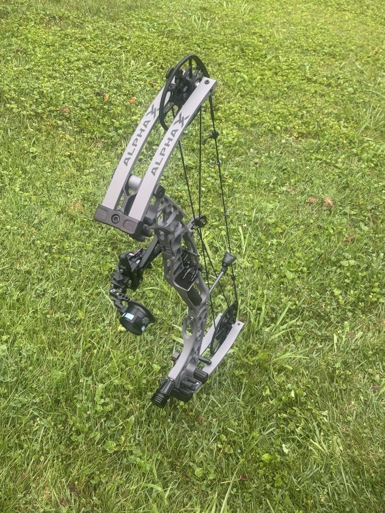 Hoyt Alpha X 30 Compound bow Right Hand
