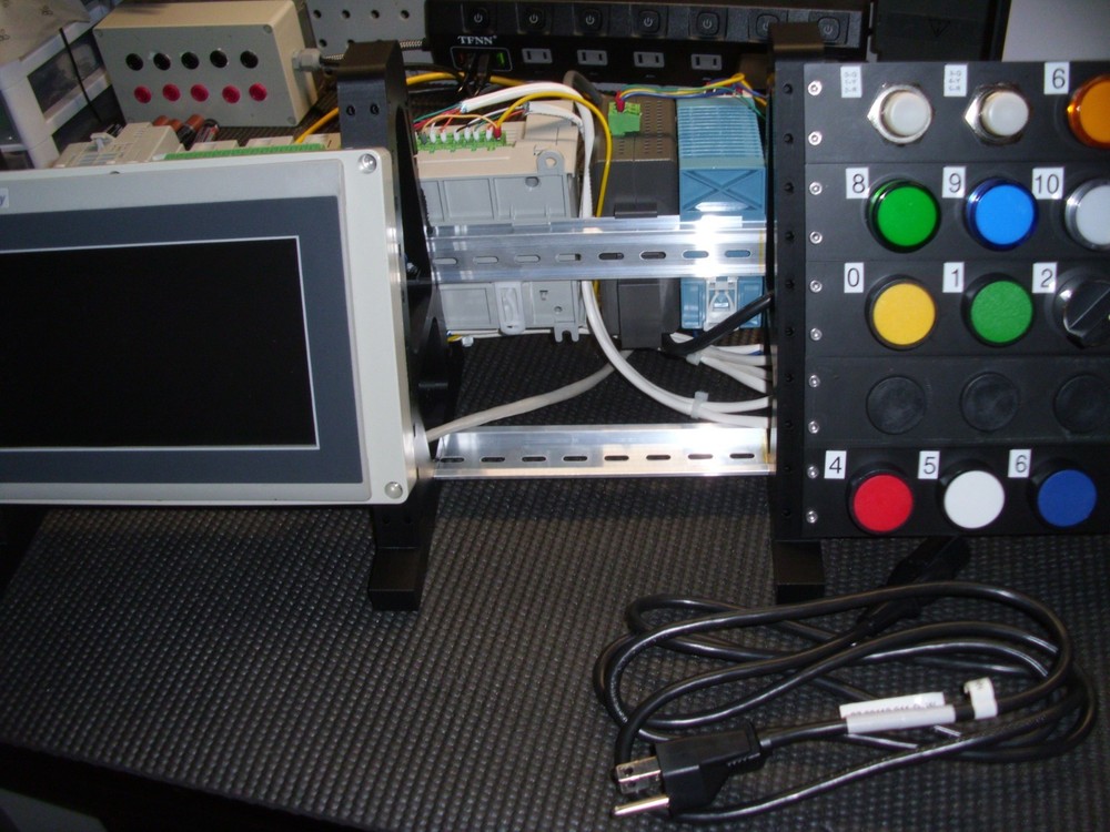 Allen-Bradley Micro850 Programmable CCW PLC Trainer Kit with Panelview 800