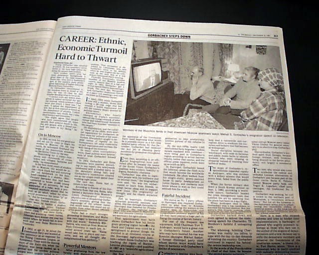COLD WAR ENDS Soviet Union & Mikhail Gorbachev CCCP Termination 1991 Newspaper