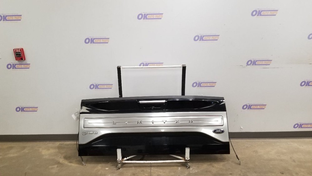 16 FORD F150 LIMITED REAR TAILGATE ASSEMBLY WITH TAILGATE STEP BLACK