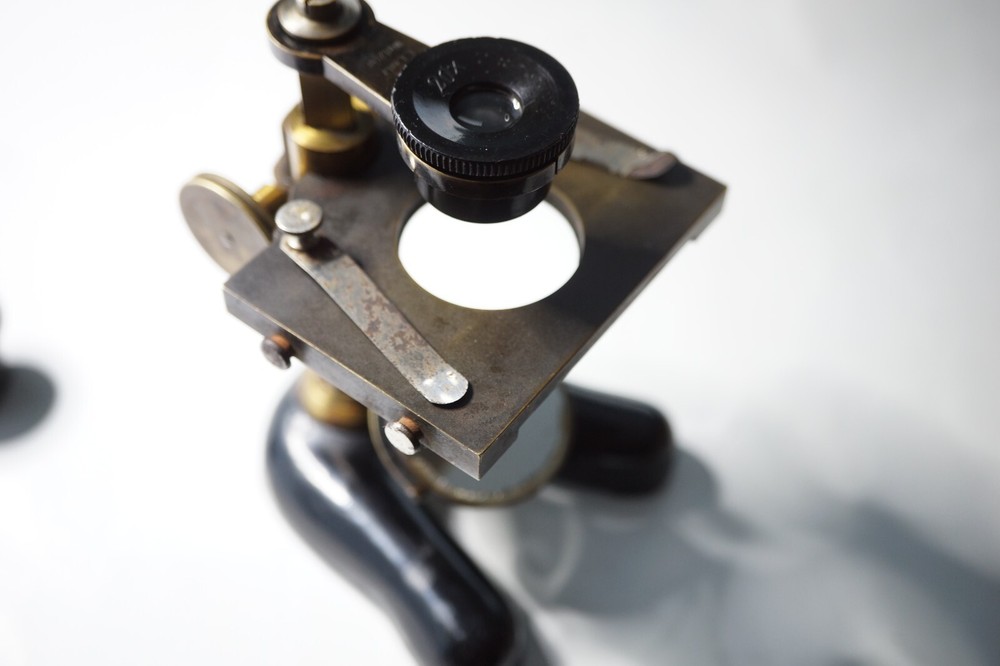 ANTIQUE E.LEITZ (LEICA) LOUPE MAGNIFIER 20X,?