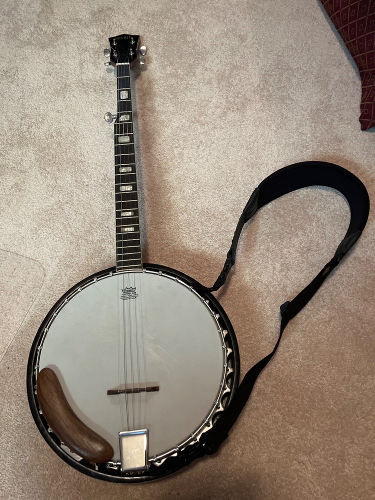 5 string Seville banjo with case