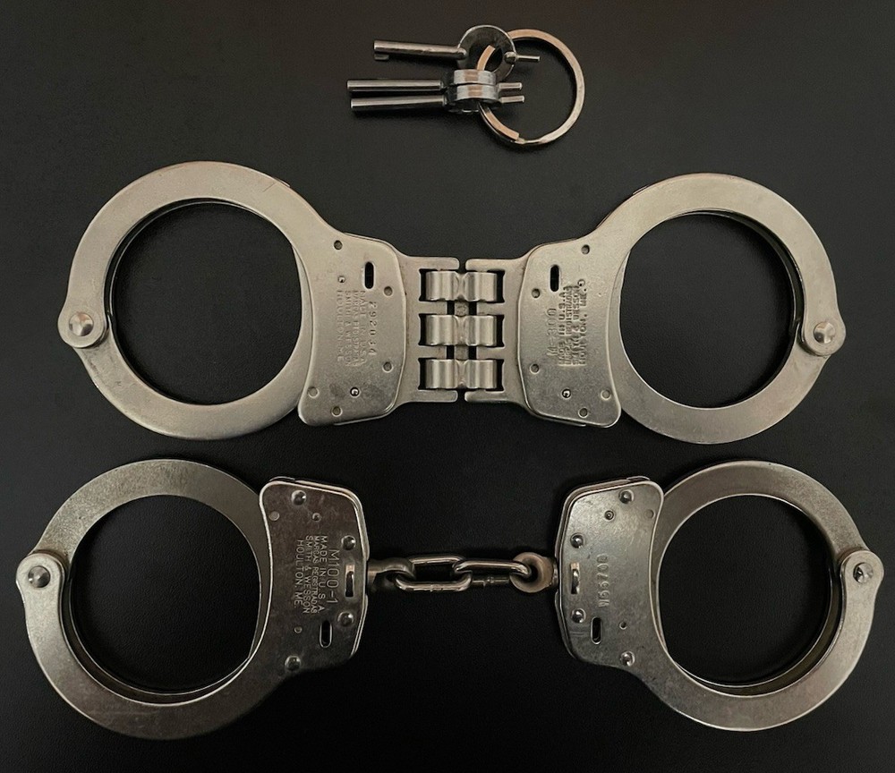Smith And Wesson Handcuffs Two Pack Hinged And Chain With Keys