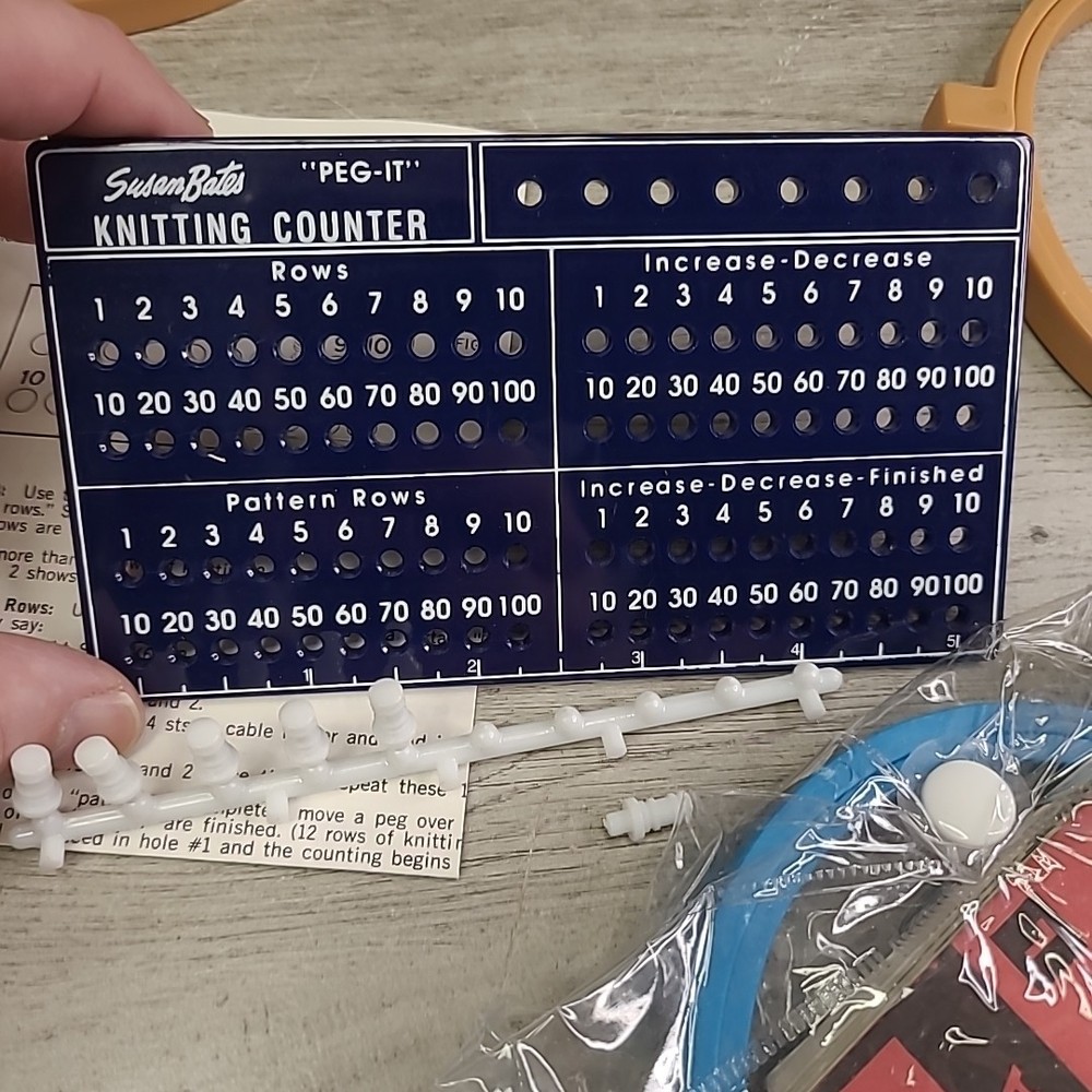 Susan Bates Peg-It Knitting Counter & Assorted Hoops Plastic Metal