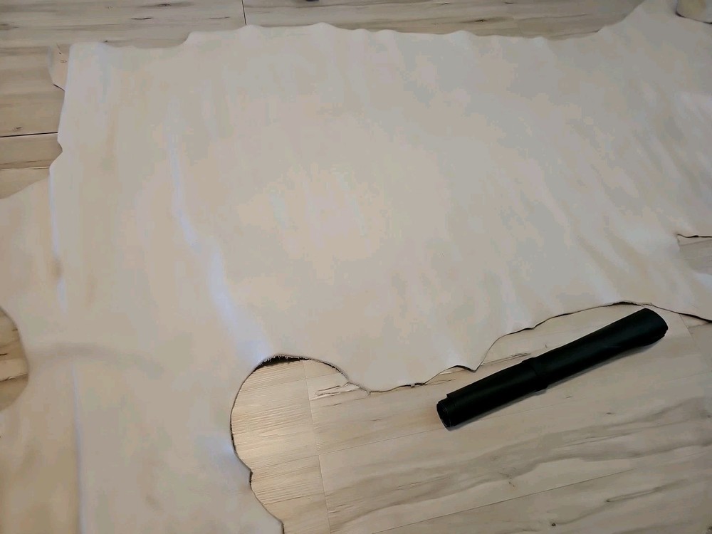 6-7oz MATTE OFF-WHITE FULL GRAIN SOFT LEATHER HIDE PANEL,SHEET,SQUARE,12x12 28+s