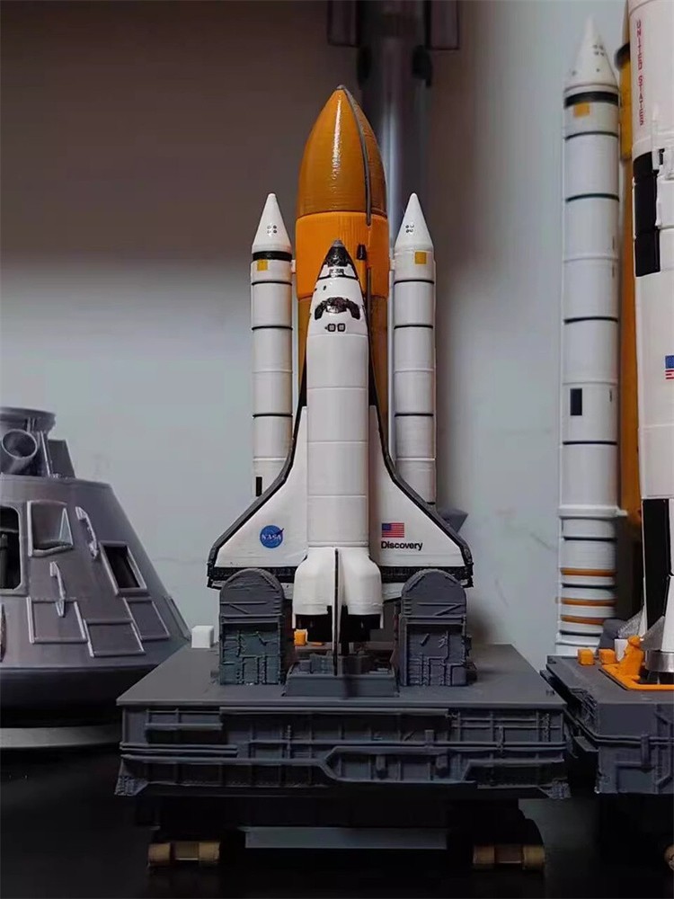 1/400 Space Shuttle Discovery with Launcher Platform Painted Model Collection