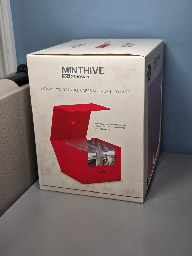 Minthive XenoSkin 30+ Graded Card Case Deck Box -Red -New