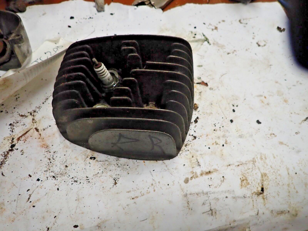 SUZUKI TC 200 1969 Right Cylinder Head