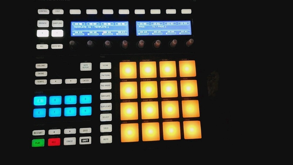 Native Instruments MASCHINE MK2 Black w/USB Cable – Power Tested Only.