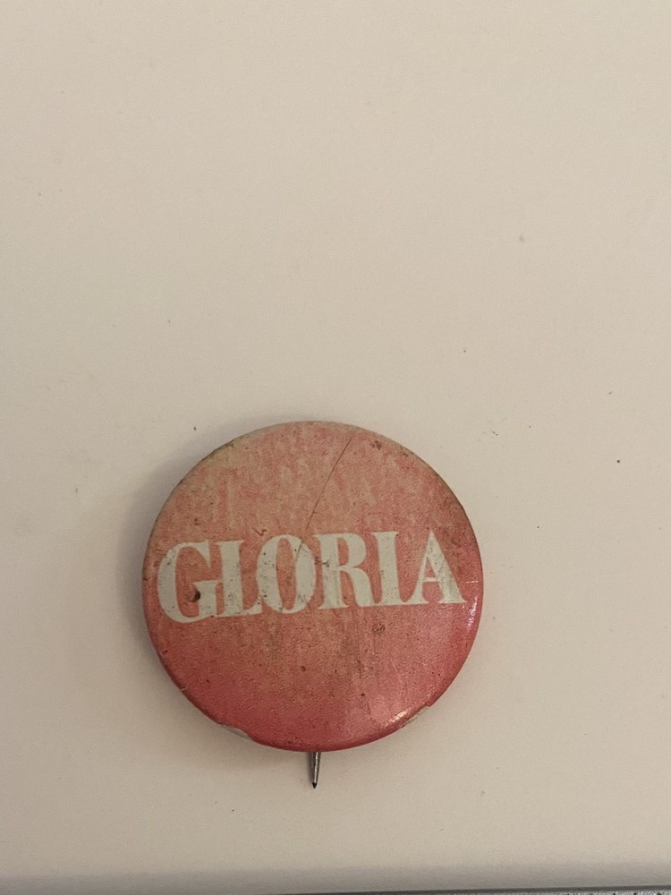 Gloria Pin Back Button P94