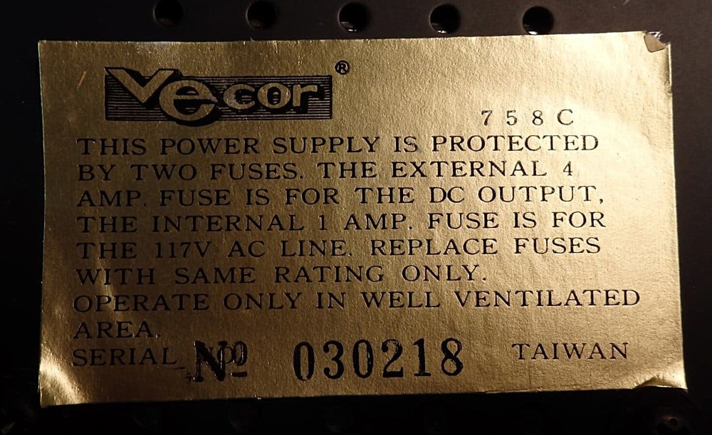 Vecor Model 758C 4 amp, 12VDC solid state, regulated power supply