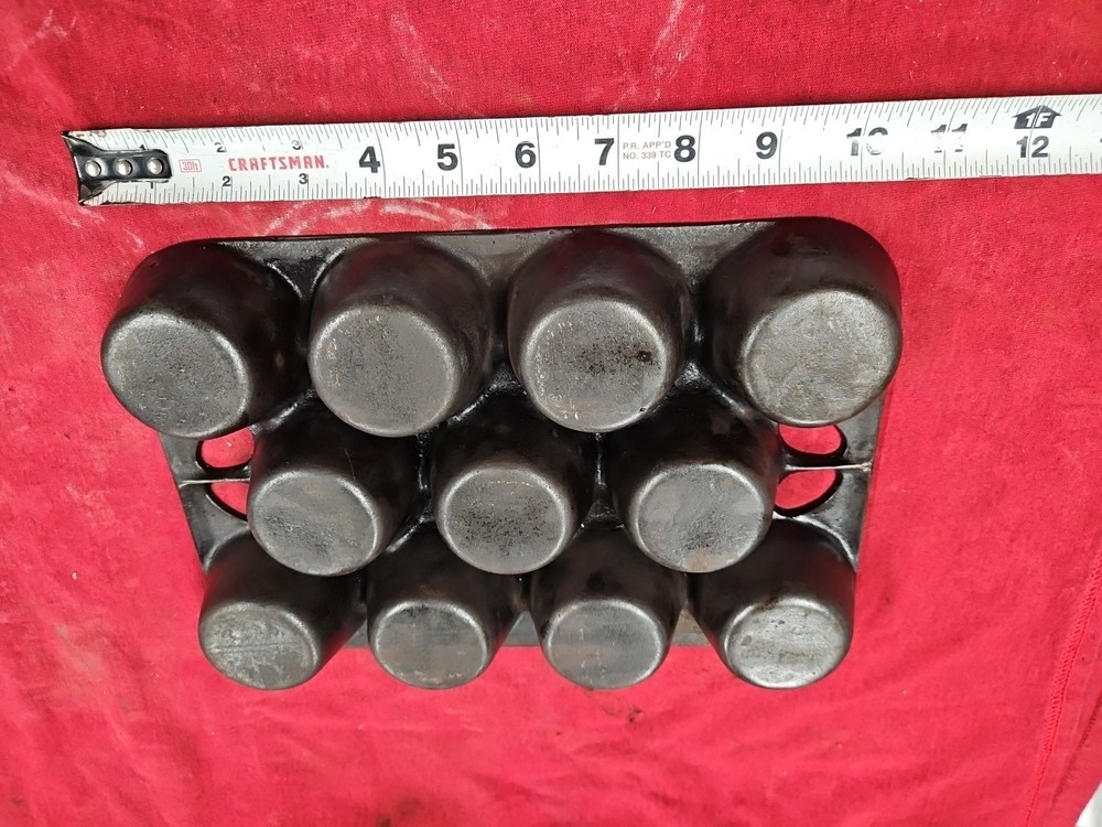 Cast Iron Muffin/Cupcake/Pop Over Pan No 10