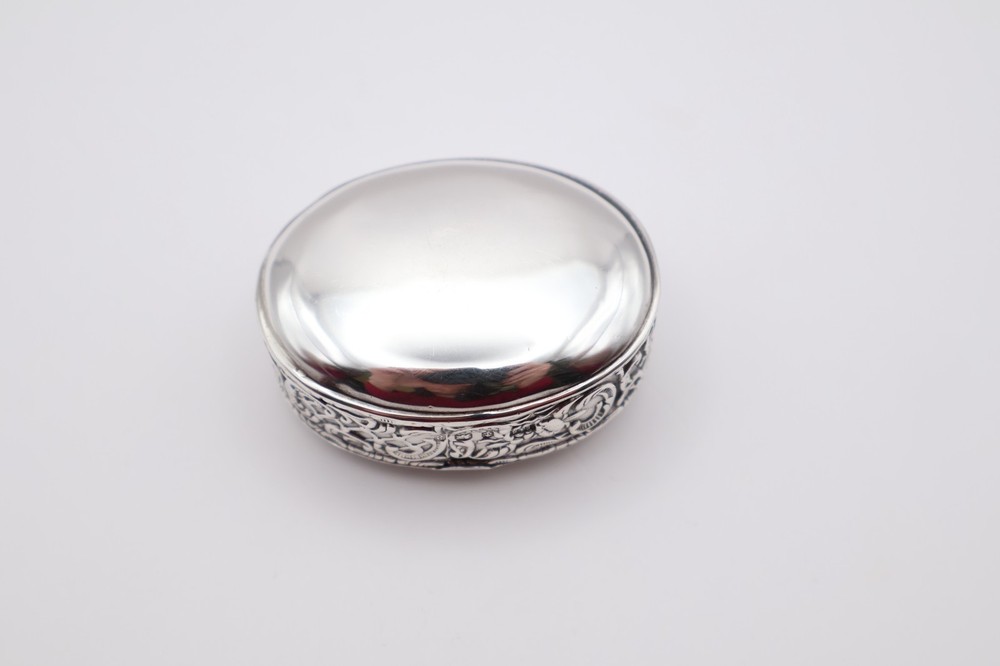 Charming Antique Solid Silver Repousse Small Oval Trinket Box Birmingham 1900