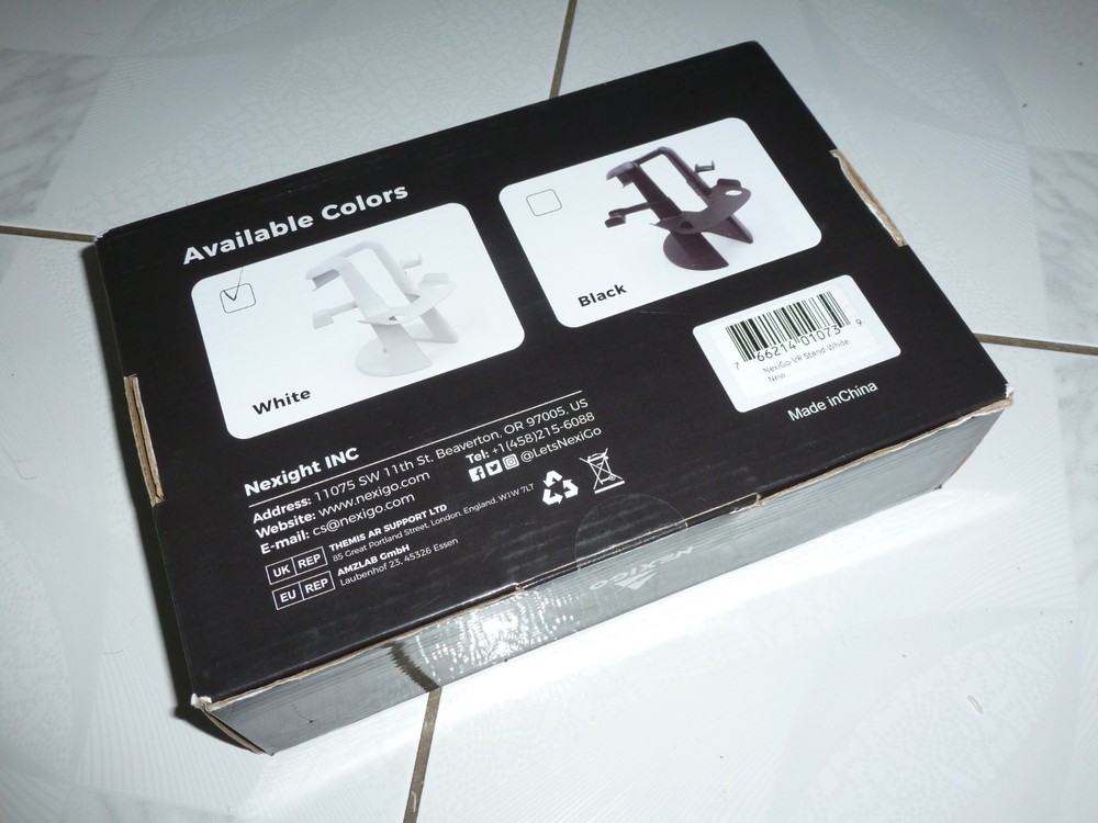 NexiGo VR Headset Stand with Controller Holder - White/New!!