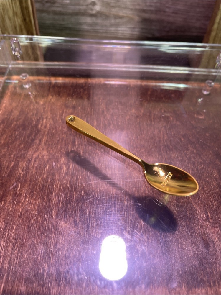 mini gold spoon from Truly Beauty