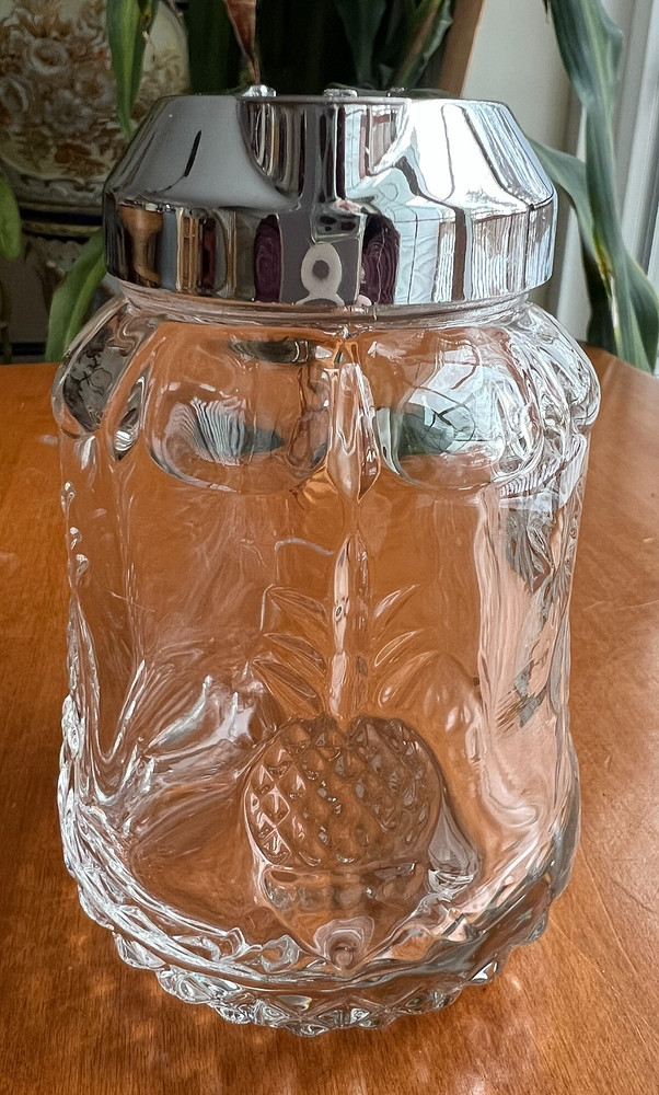 1950s Dripcut Syrup Pitcher; Butterscotch Bakelite Handle; Pineapples; (161)